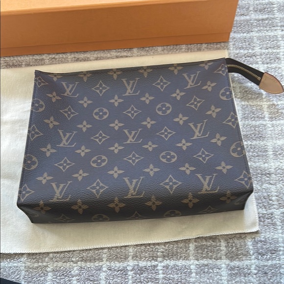 Louis Vuitton Brown Monogram Bag - Picture 3 of 9
